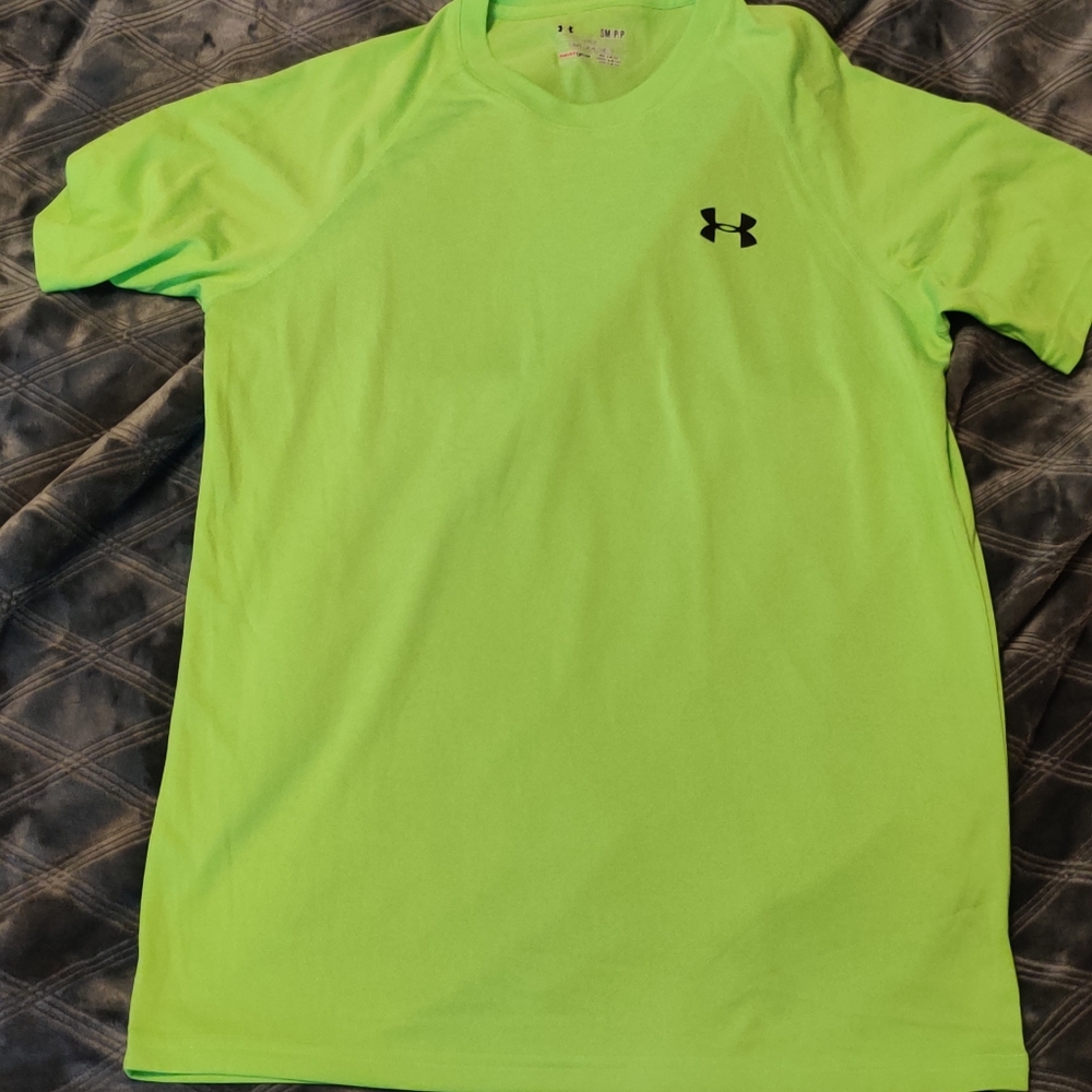 Nwot green ua shirt